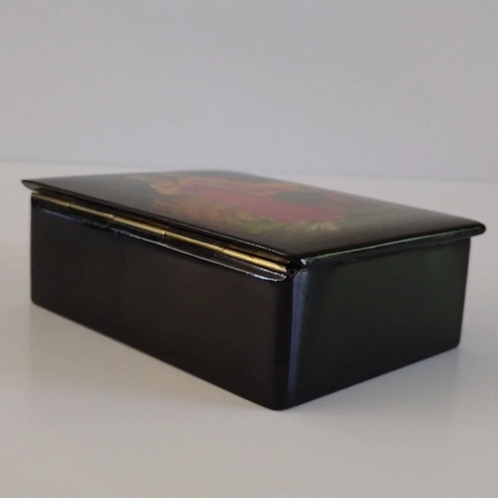 1987 Fedoskino Russian Lacquer Box The Peddler w/Gifts 6